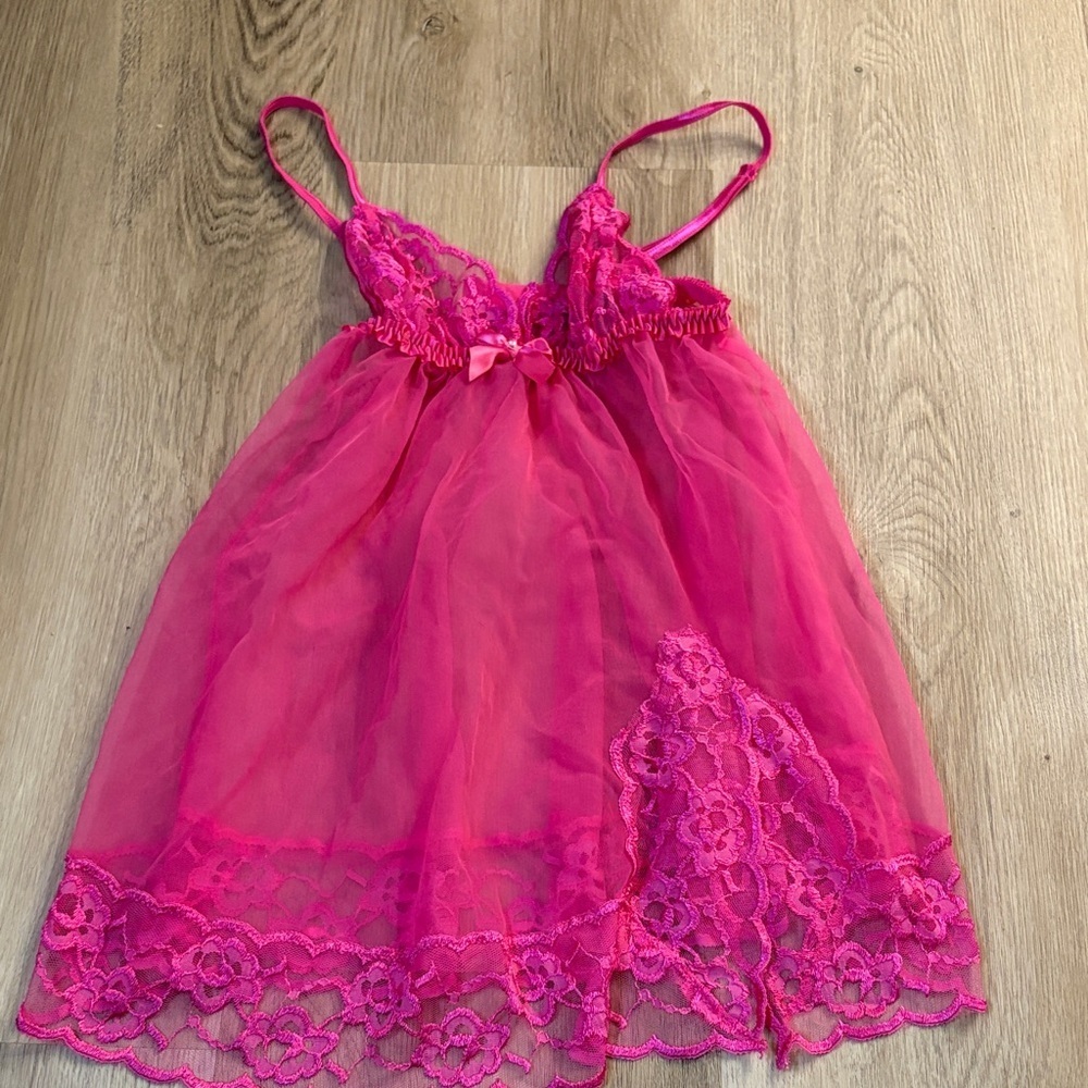FREDERICKS OF HOLLYWOOD hot pink sheer lace nightie short gown size XS comfy